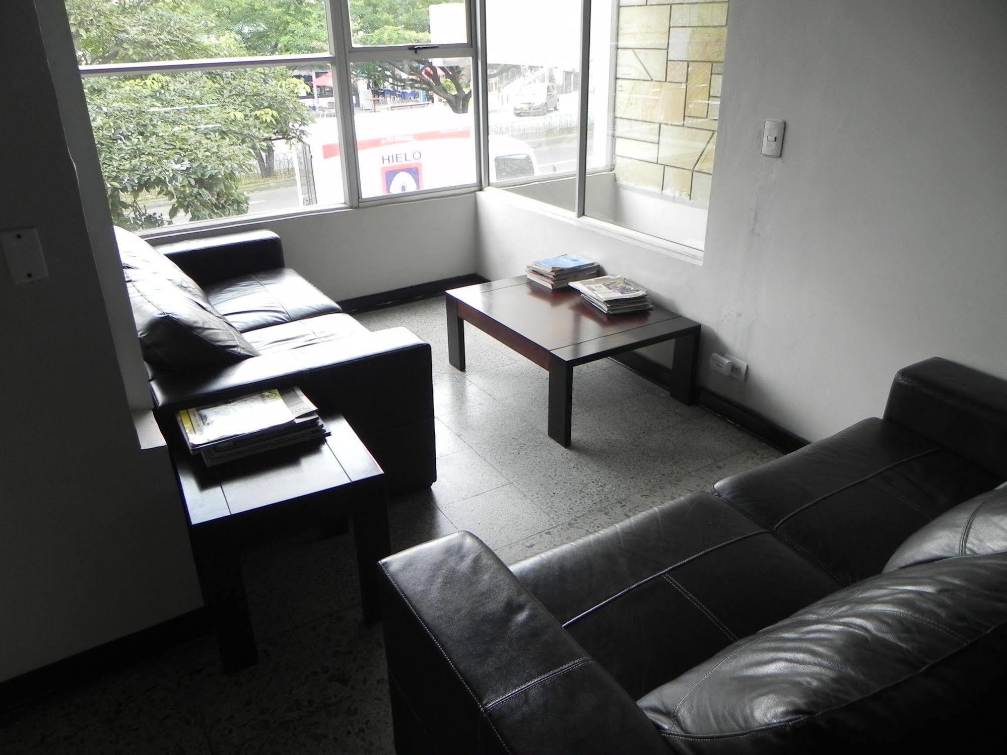מדיין Hostal Tamarindo Inn מראה חיצוני תמונה