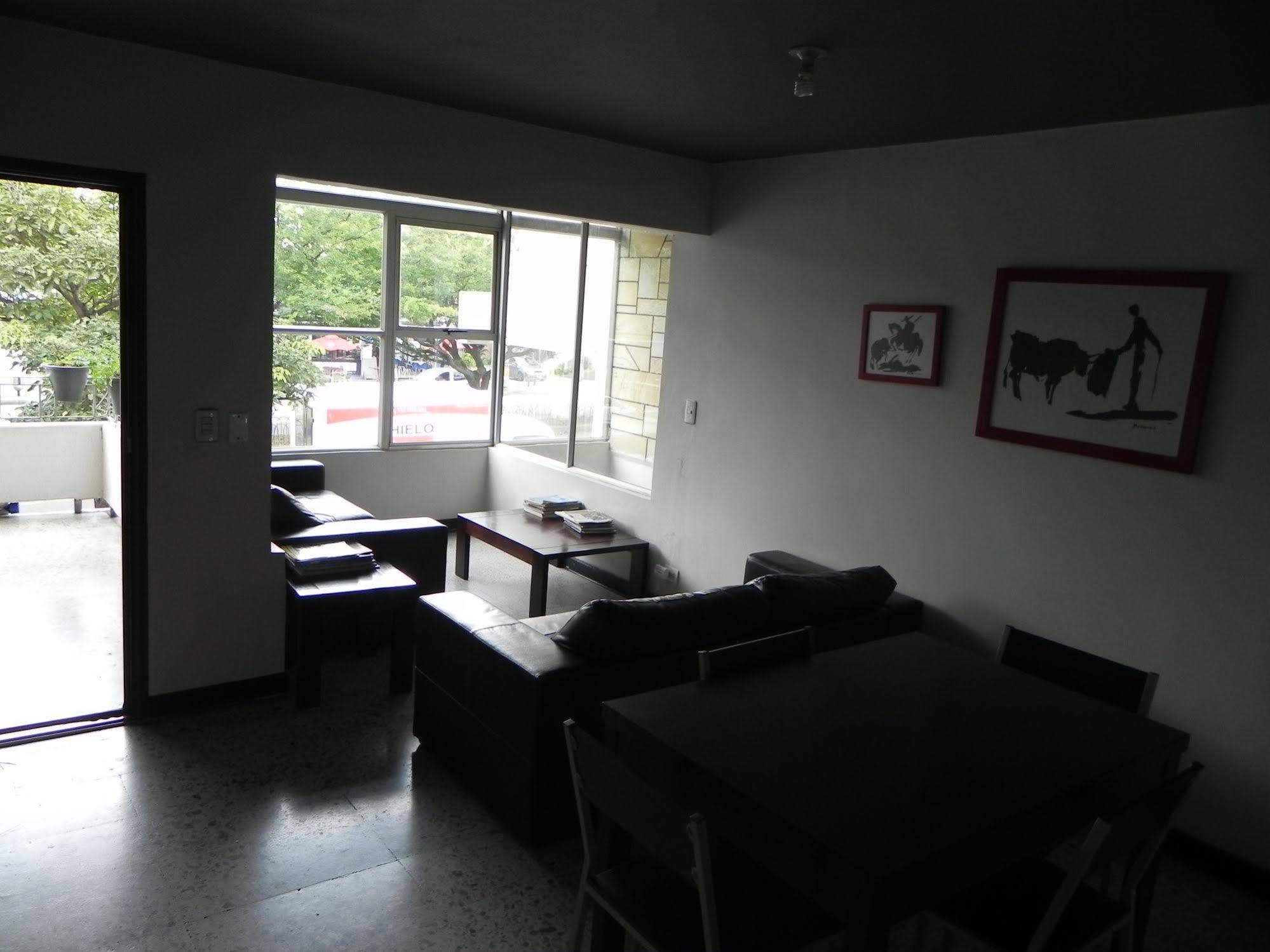 מדיין Hostal Tamarindo Inn מראה חיצוני תמונה