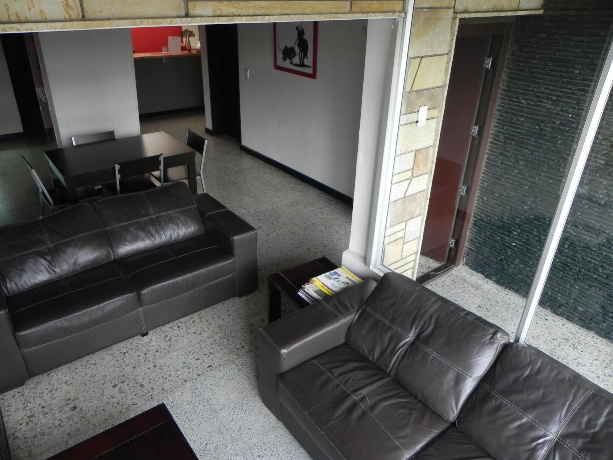 מדיין Hostal Tamarindo Inn מראה חיצוני תמונה