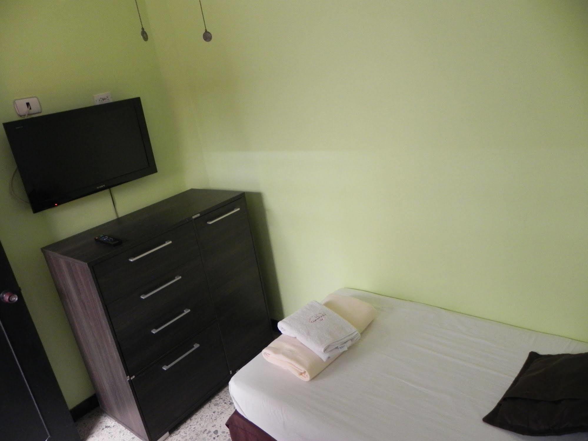 מדיין Hostal Tamarindo Inn מראה חיצוני תמונה
