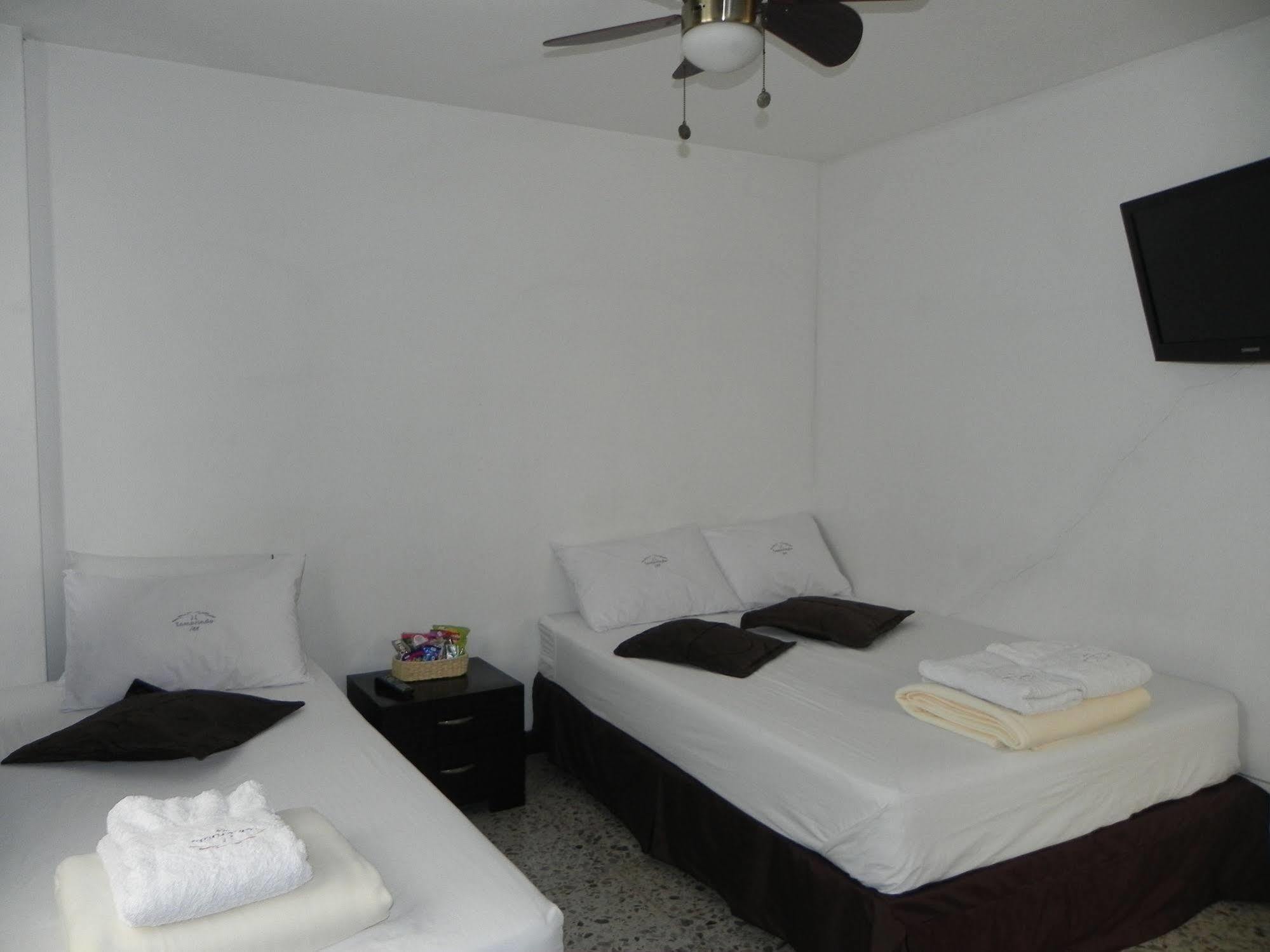 מדיין Hostal Tamarindo Inn מראה חיצוני תמונה