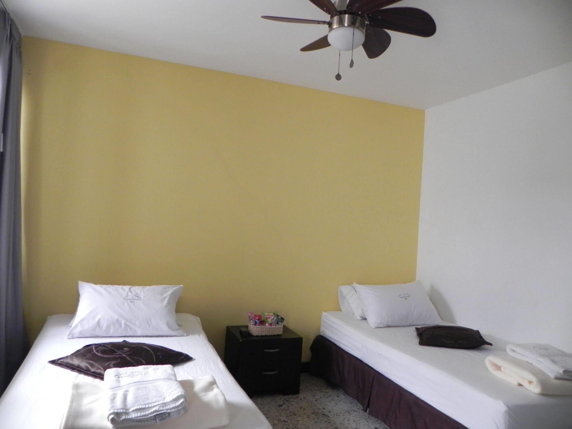 מדיין Hostal Tamarindo Inn מראה חיצוני תמונה