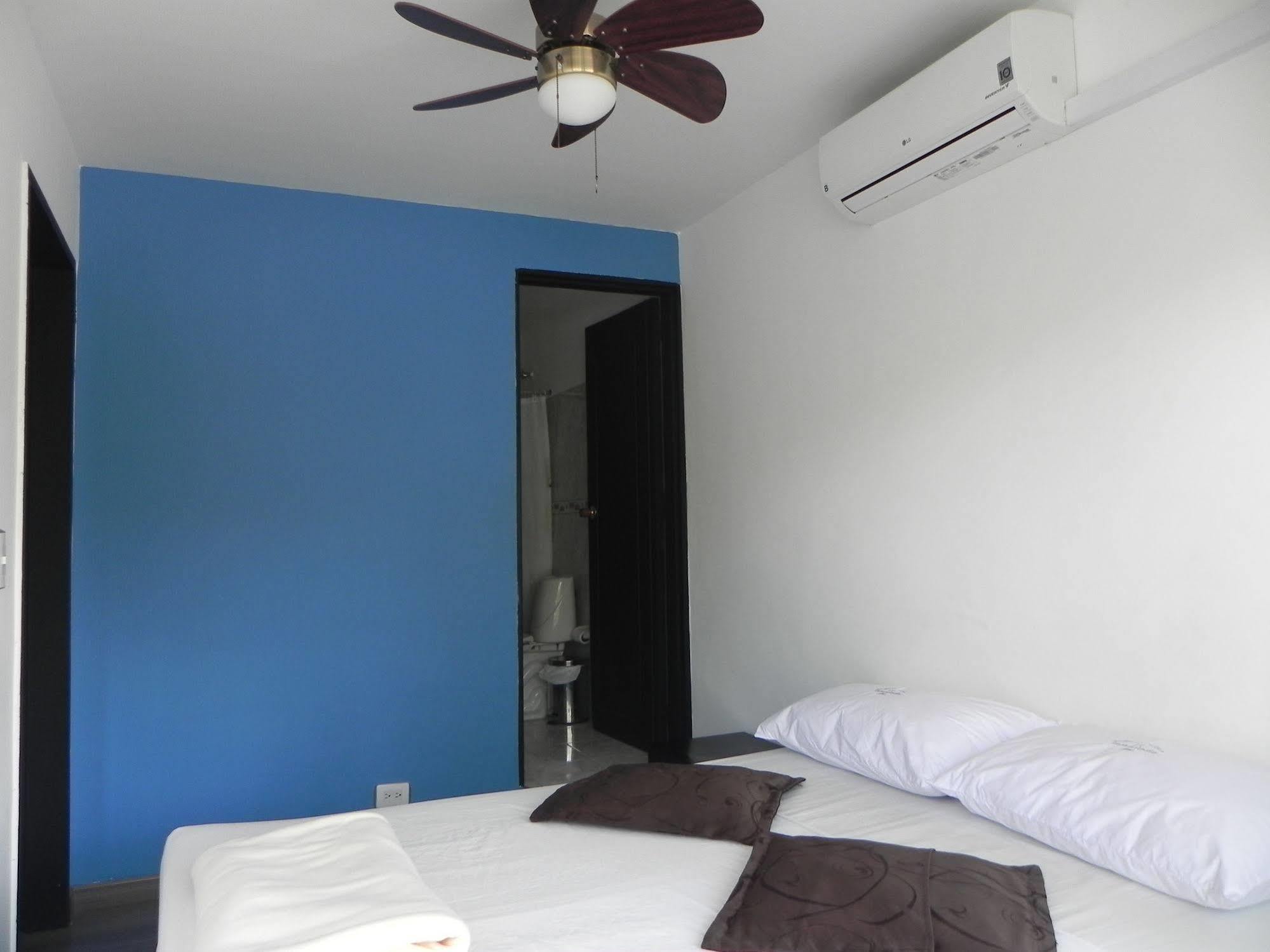 מדיין Hostal Tamarindo Inn מראה חיצוני תמונה