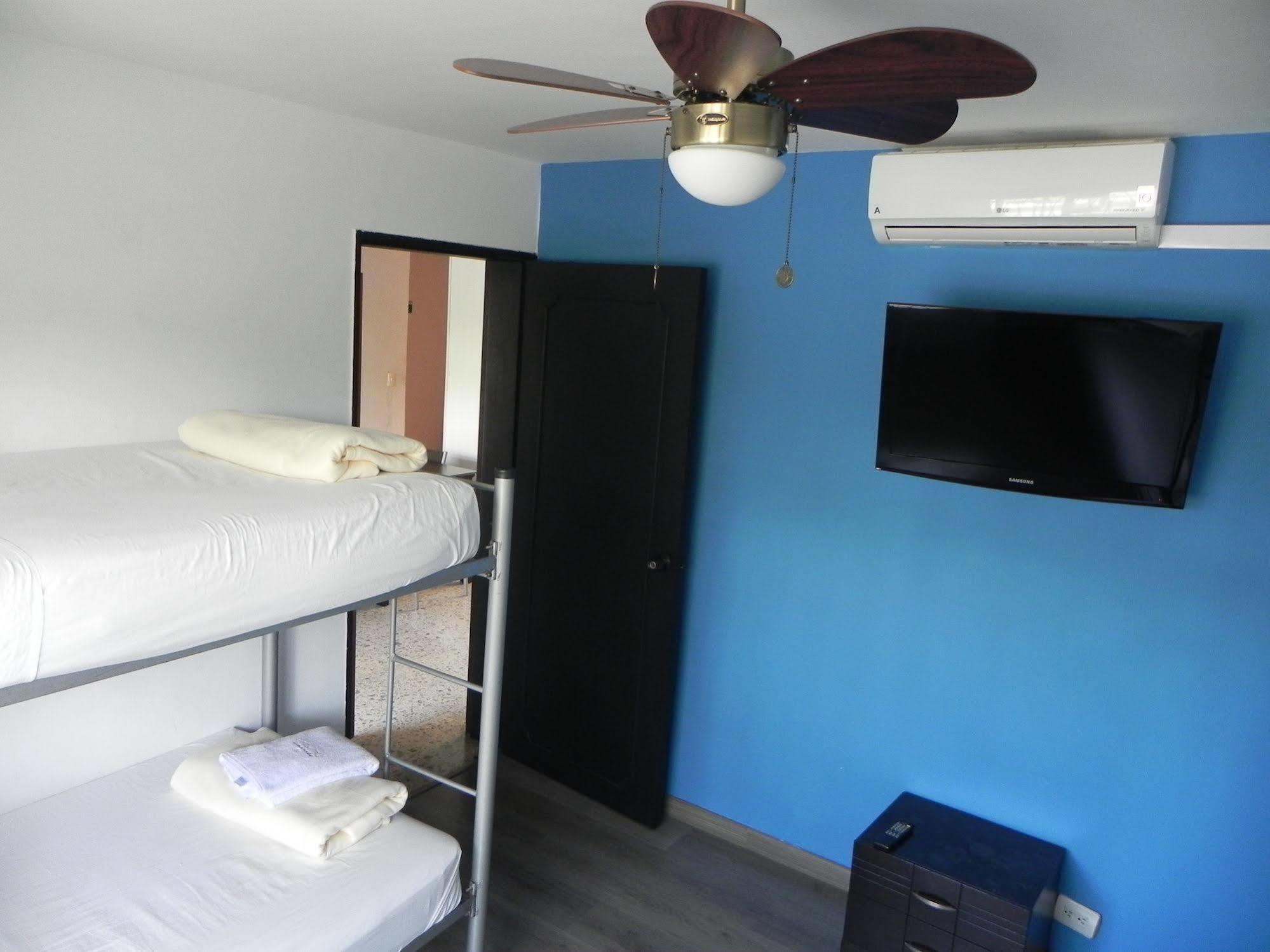 מדיין Hostal Tamarindo Inn מראה חיצוני תמונה