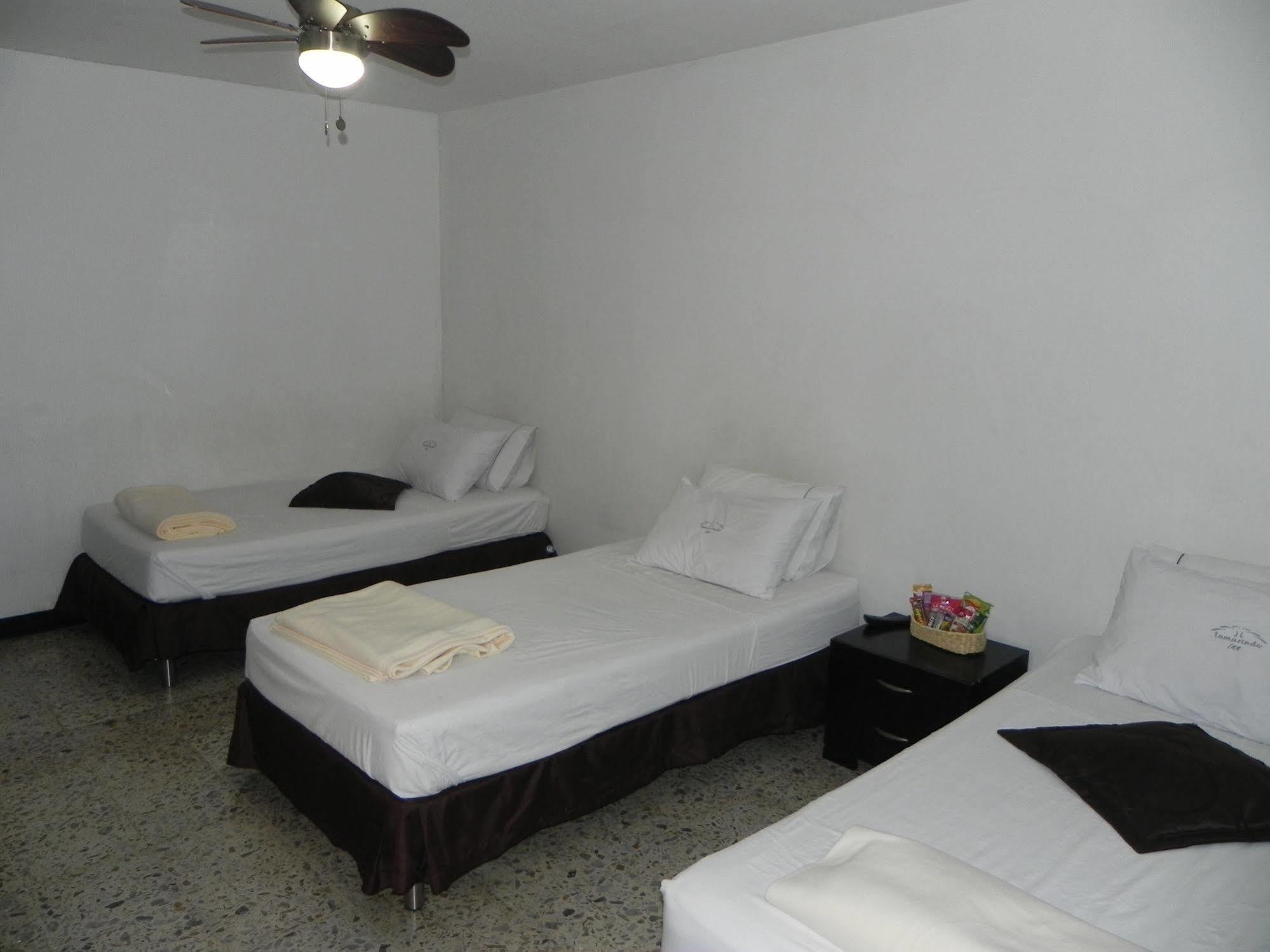 מדיין Hostal Tamarindo Inn מראה חיצוני תמונה