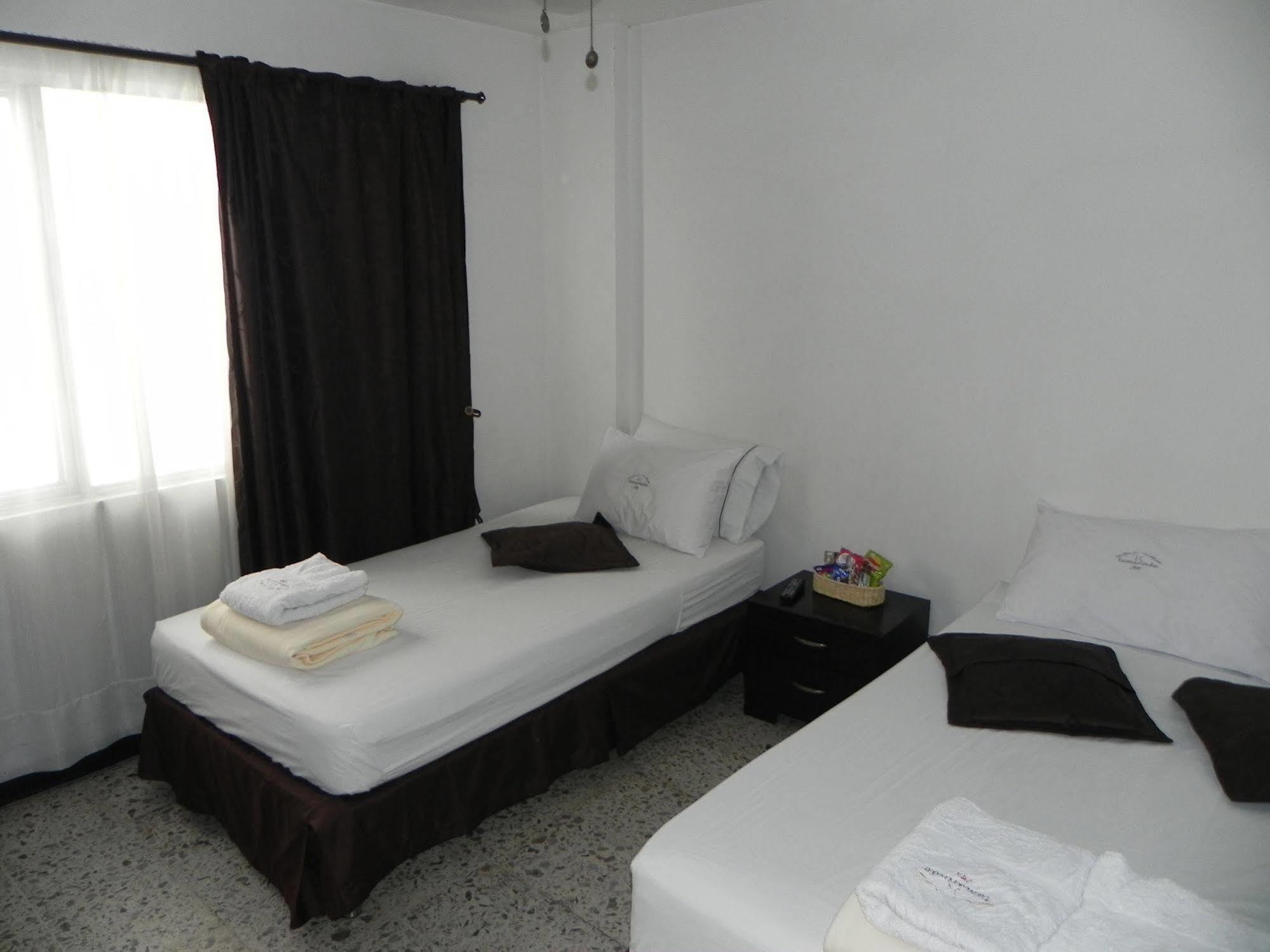 מדיין Hostal Tamarindo Inn מראה חיצוני תמונה