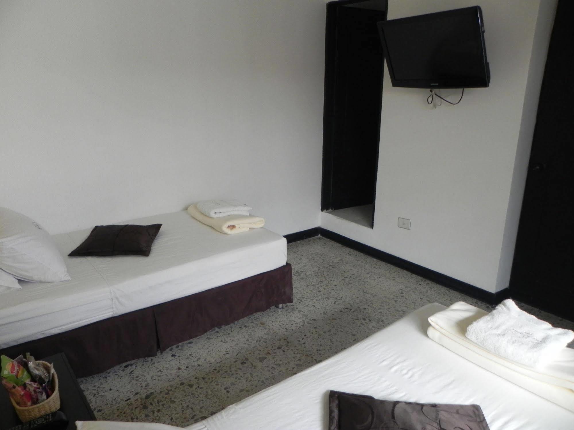 מדיין Hostal Tamarindo Inn מראה חיצוני תמונה