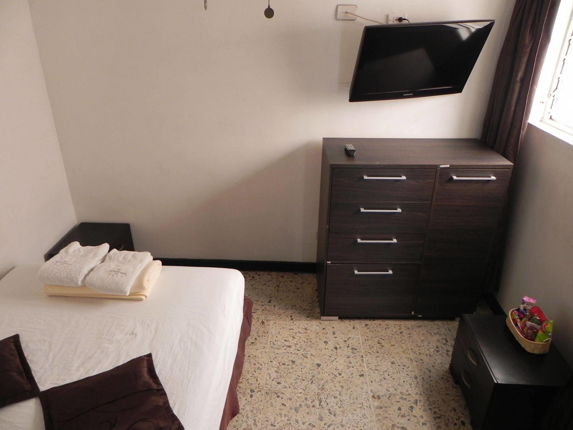 מדיין Hostal Tamarindo Inn מראה חיצוני תמונה